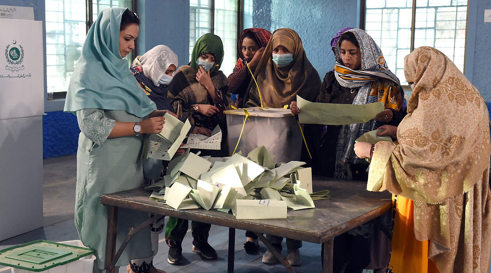 QUETTA: Polling staff start counting votes at the end of the general election in 2024. 
